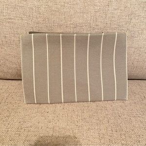 Rothy’s The Wristlet Hillside Green